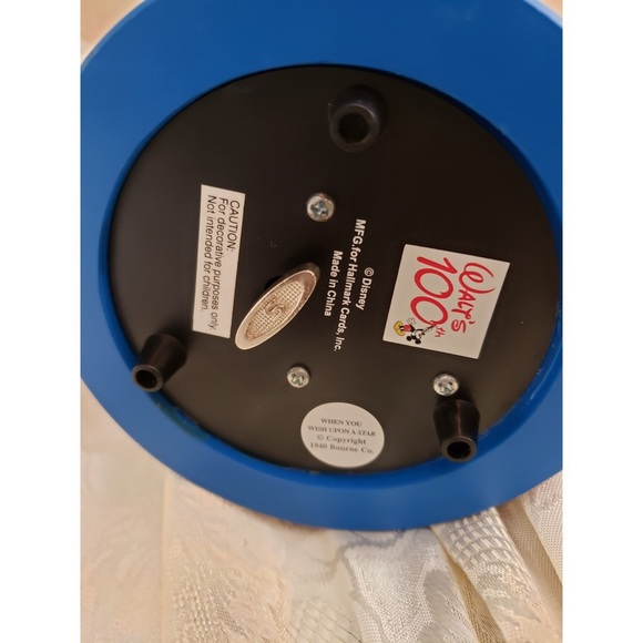 Walt Disney 100th anniversary snowglobe - Picture 3 of 3